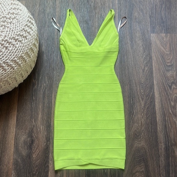 V NECK MINI BANDAGE DRESS